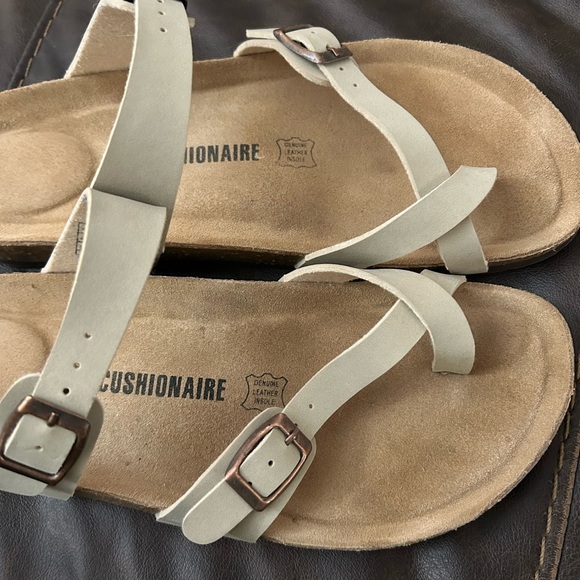 CUSHIONAIRE Women's Cream Sandals - Picture 4 of 5